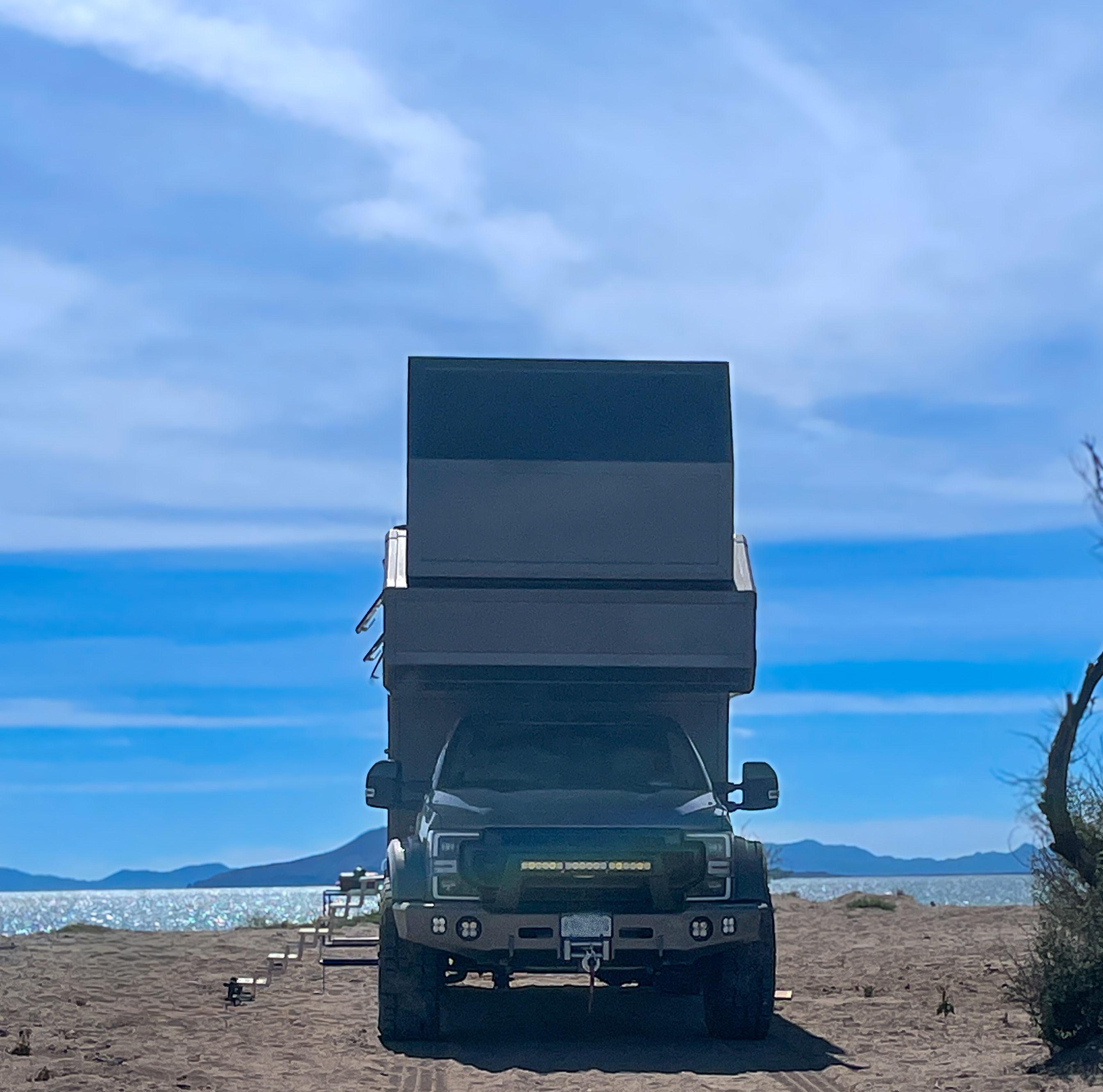 2021 Ford F-550 overland camper